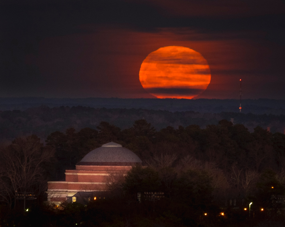 Super-Blue-Blood Moon rising over Baldwin Auditorium. 420mm, 200iso, f/5.6, 1/5 sec